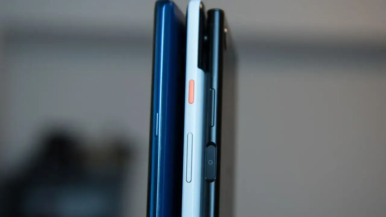 Boczne przyciski telefonów, w tym przycisk zasilania, który pomoże Ci dowiedzieć się, jak wyłączyć telefon.